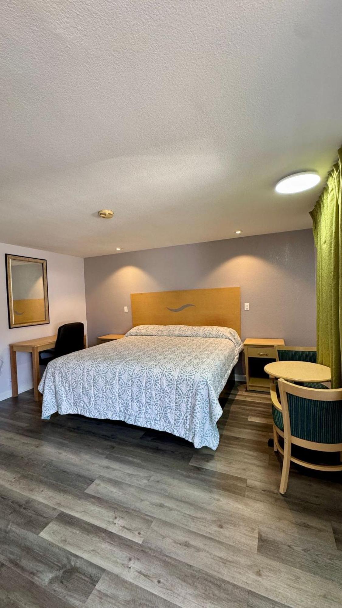 Chisholm'S Motor Inn Saugus Exteriér fotografie